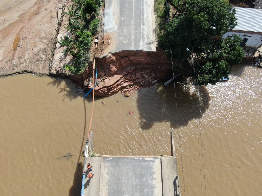 Imagens mostram áreas de risco no centro de Itamaraju completamente destruídas após chuva — Foto: Defesa Civil