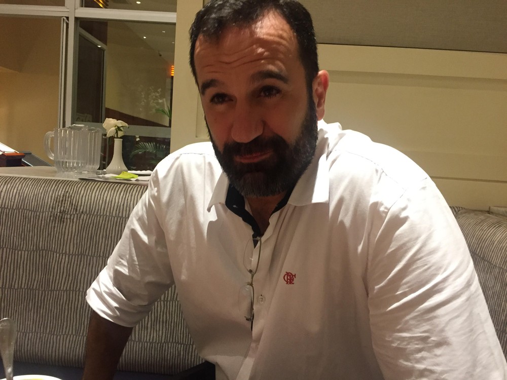 Lomba exalta vitória, mas critica arbitragem: Erro poderia decidir o jogo