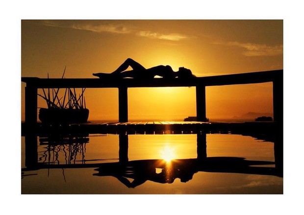 Grazi Masafera exibe silhueta com curvas derrapantes ao por do sol (Foto: Reprodução/Instagram)