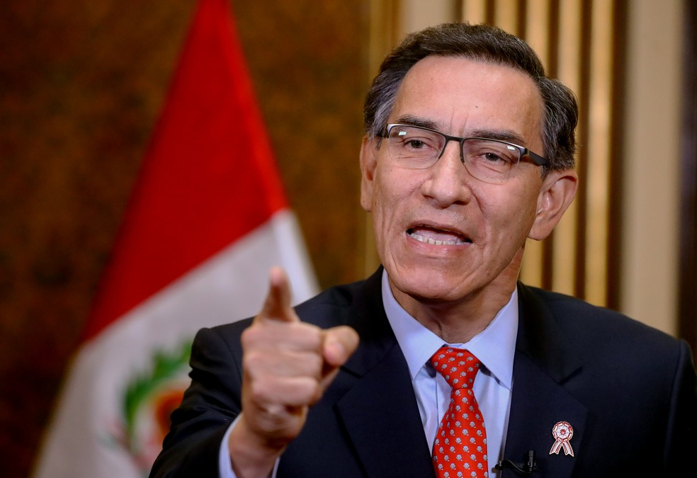 Presidente do Peru, Martín Vizcarra, durante pronunciamento transmitido pela televisão — Foto: Andrés Valle/Peruvian presidency/AFP