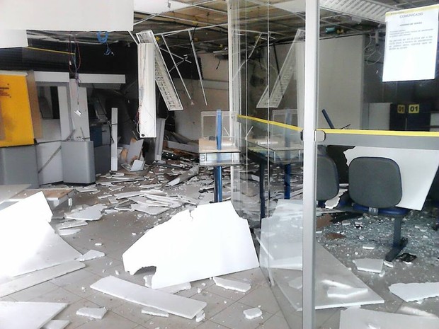 Explosão de banco em Sátiro Dias Bahia 1 (Foto: José Roberto de Jesus/Vc no G1)