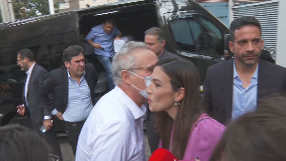Representantes do MDB chegam para encontro com Lula em São Paulo nesta segunda-feira (18) — Foto: Reprodução/GloboNews