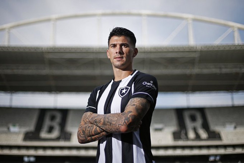 Botafogo Cuesta — Foto: Vitor Silva/Botafogo