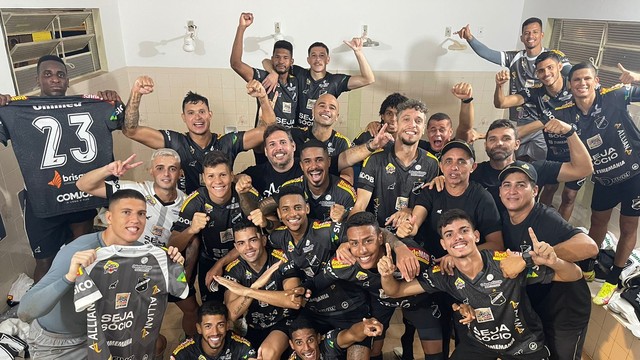 Jogadores do ABC comemoram classificação na Copa do Brasil
