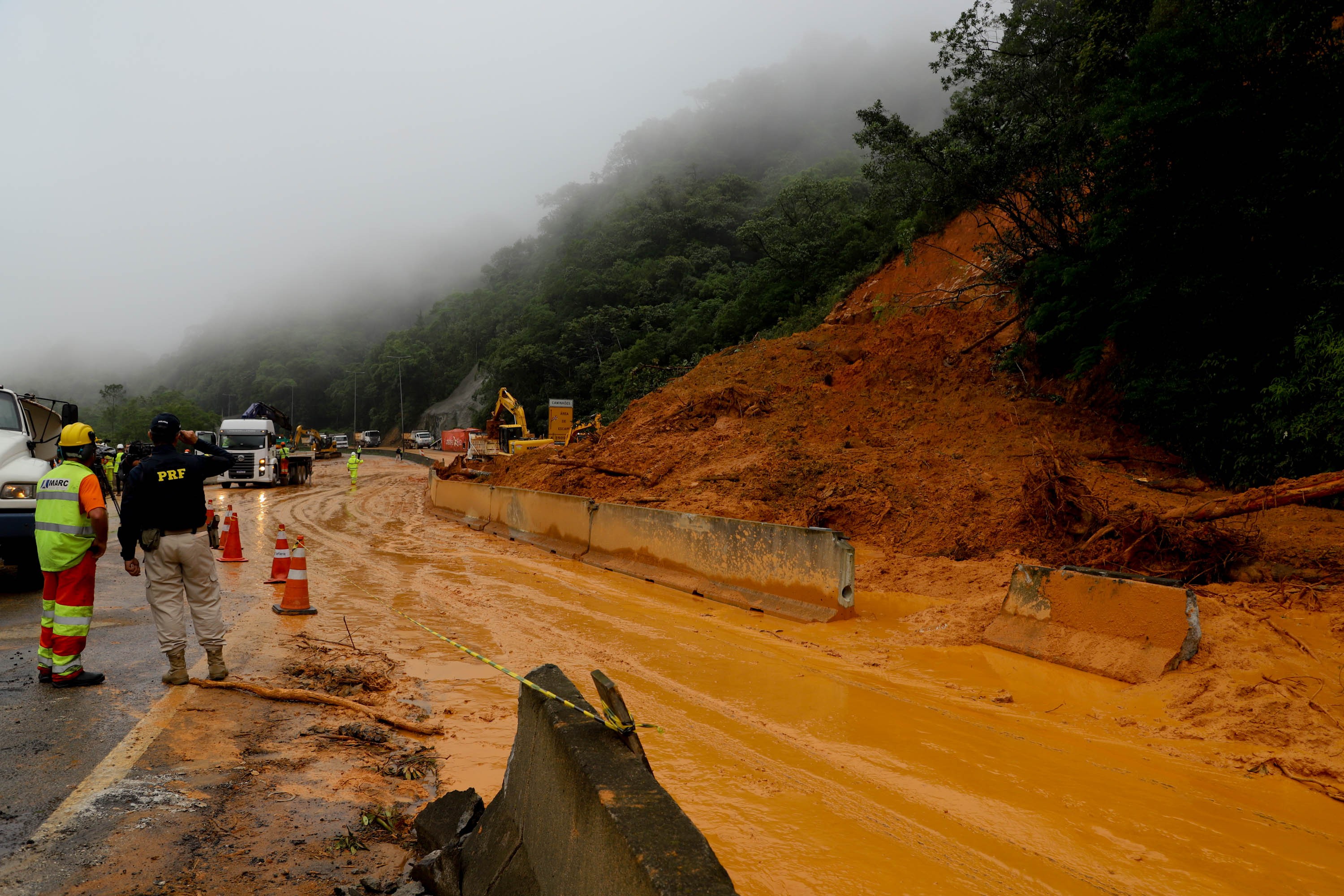 BR-376 será vistoriada neste sábado (3) para avaliar ‘retorno de utilização da rodovia’, diz secretário de segurança do Paraná