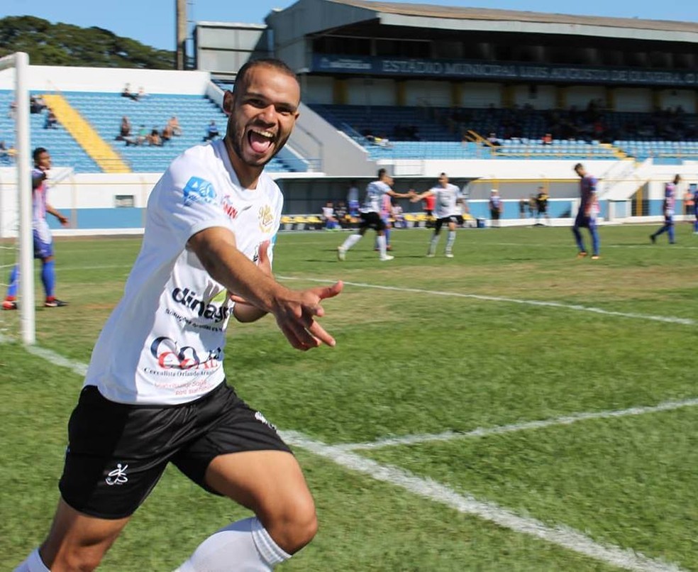 Gleyson comemora um dos 18 gols pelo Comercial na Segunda DivisÃ£o do Campeonato Paulista â€” Foto: Rafael Alves/Comercial FC