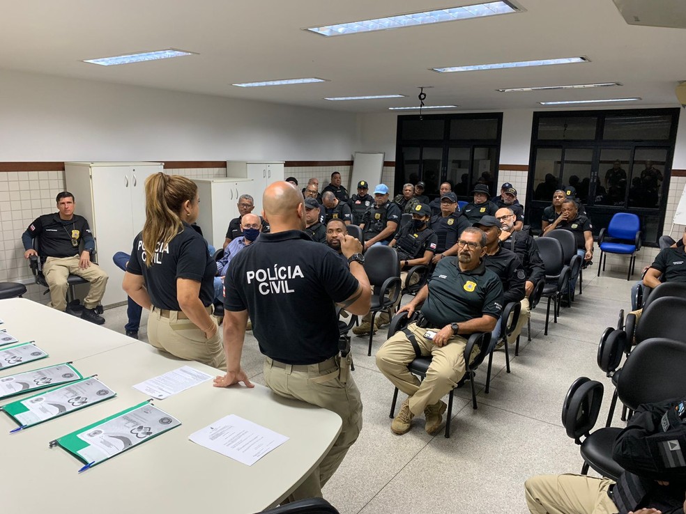 Policiais que integram a Operação Acalento na Bahia — Foto: Divulgação/Polícia Civil 