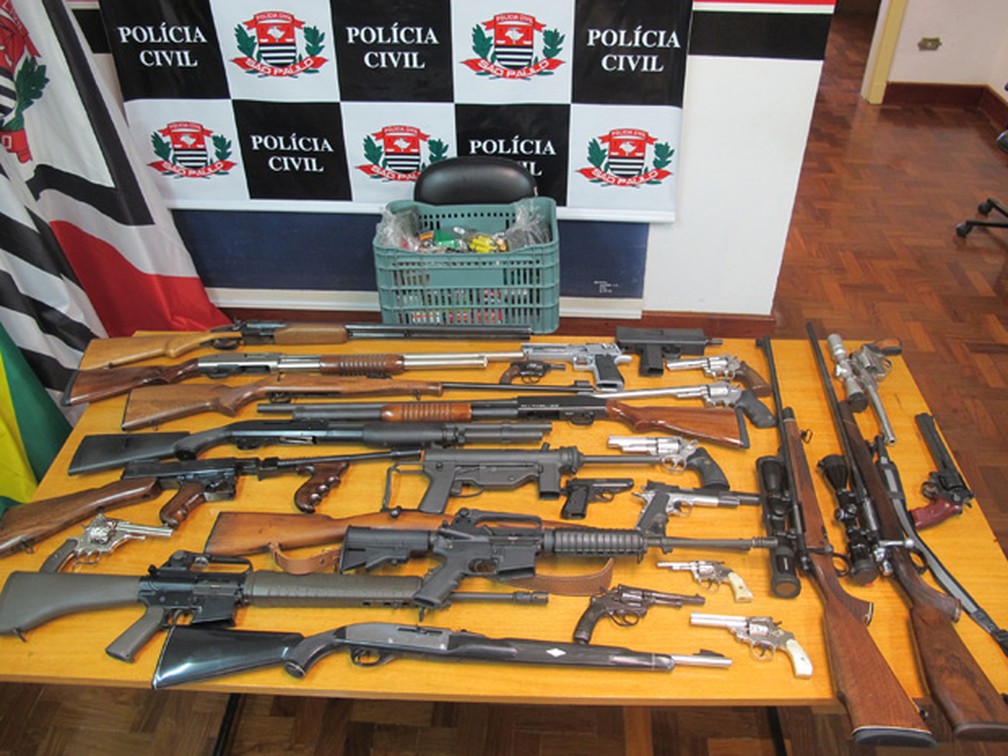 Armas do casal Matsunaga, que tinha coleção de armamento, foram apreendidas e aguardam decisão sobre o destino que terão (Foto: Kleber Tomaz / G1)