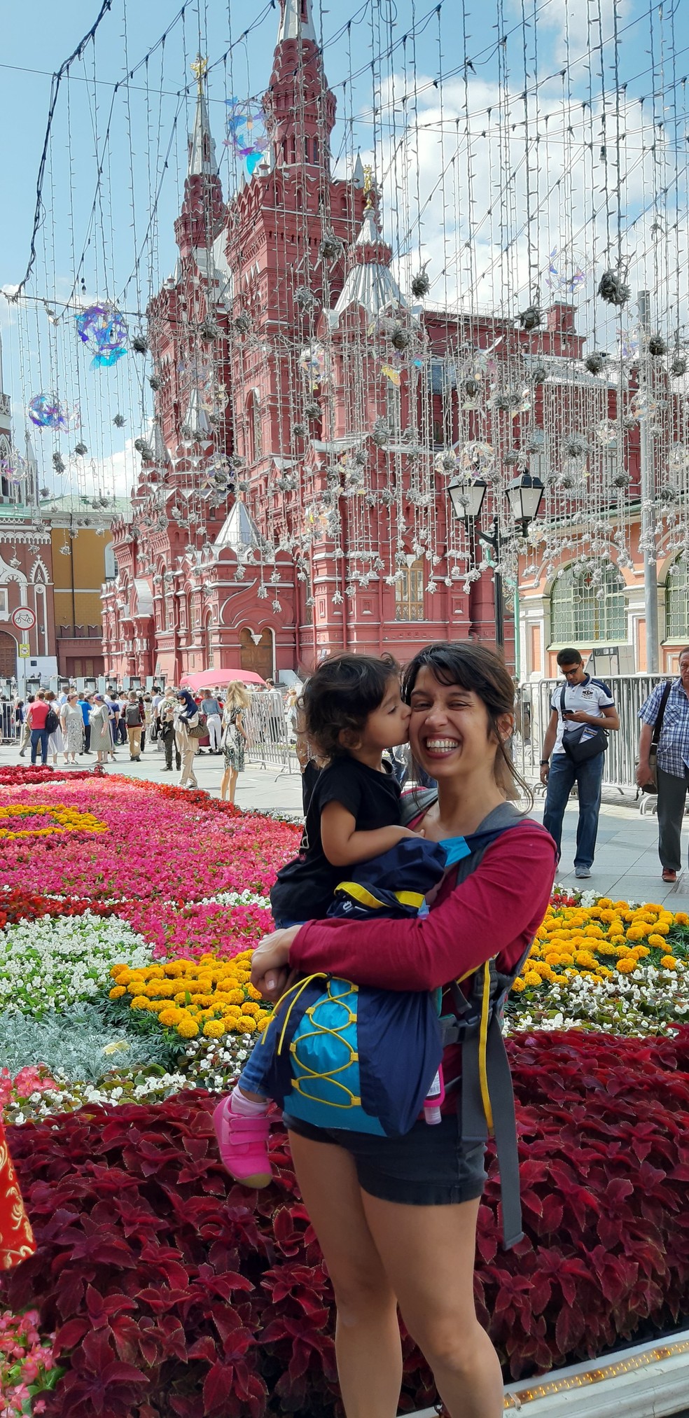 Gabriela e Olívia em Moscou, na Rússia. — Foto: Arquivo pessoal/Gabriela Antunes