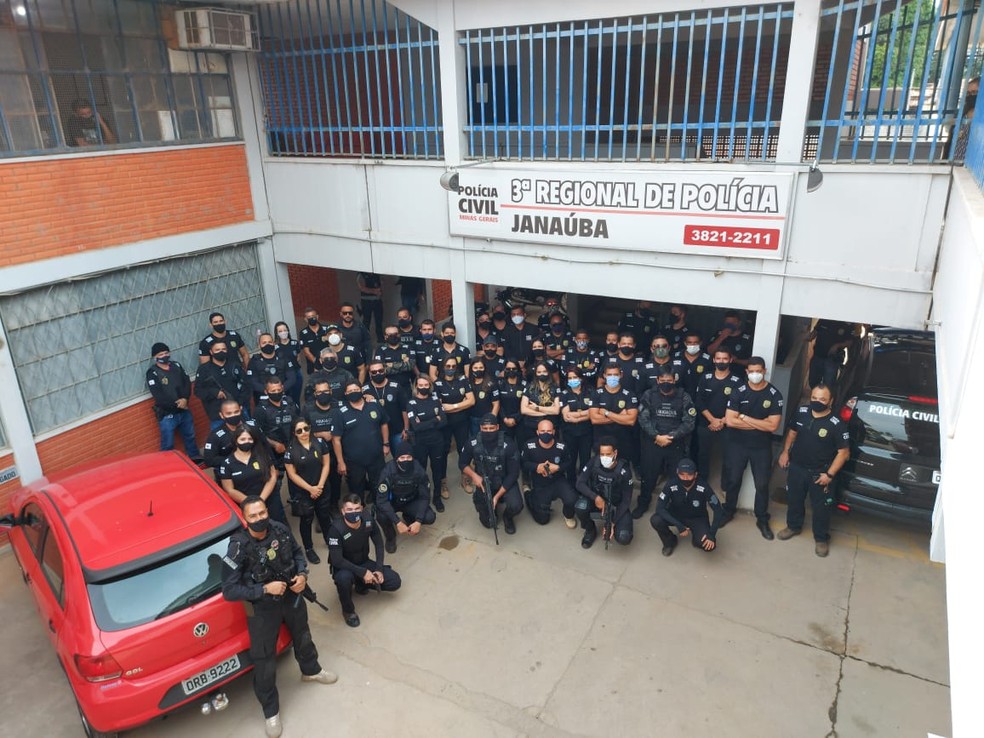 Ação reuniu 105 policiais civis e contou com apoio do canil, helicóptero e Corpo de Bombeiros — Foto: Polícia Civil/Divulgação