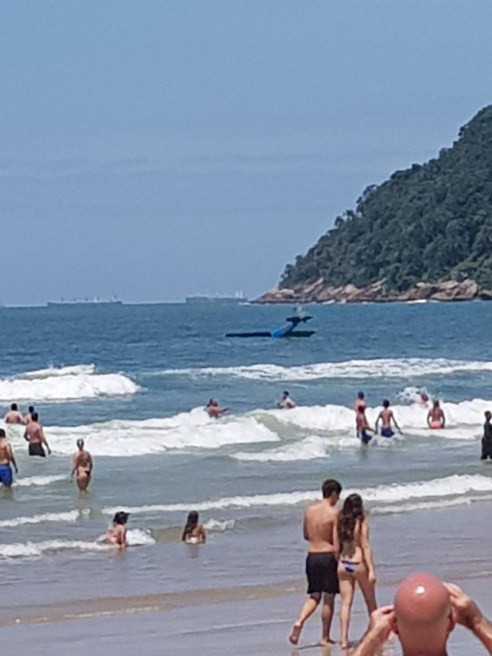 Avião caiu no mar em Guarujá (SP) — Foto: Arquivo Pessoal/Renan Ribeiro
