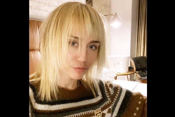 Novo corte de cabelo de Miley Cyrus (Foto: Instagram)