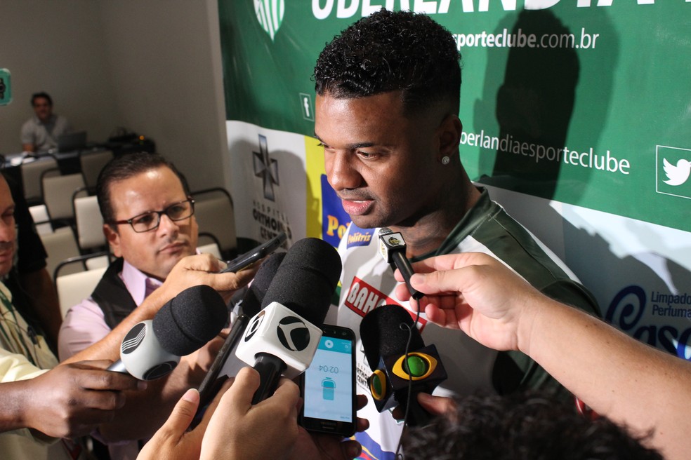 Goleiro Felipe assina com o Uberlândia Esporte para disputa do Campeonato Mineiro (Foto: Caroline Aleixo)