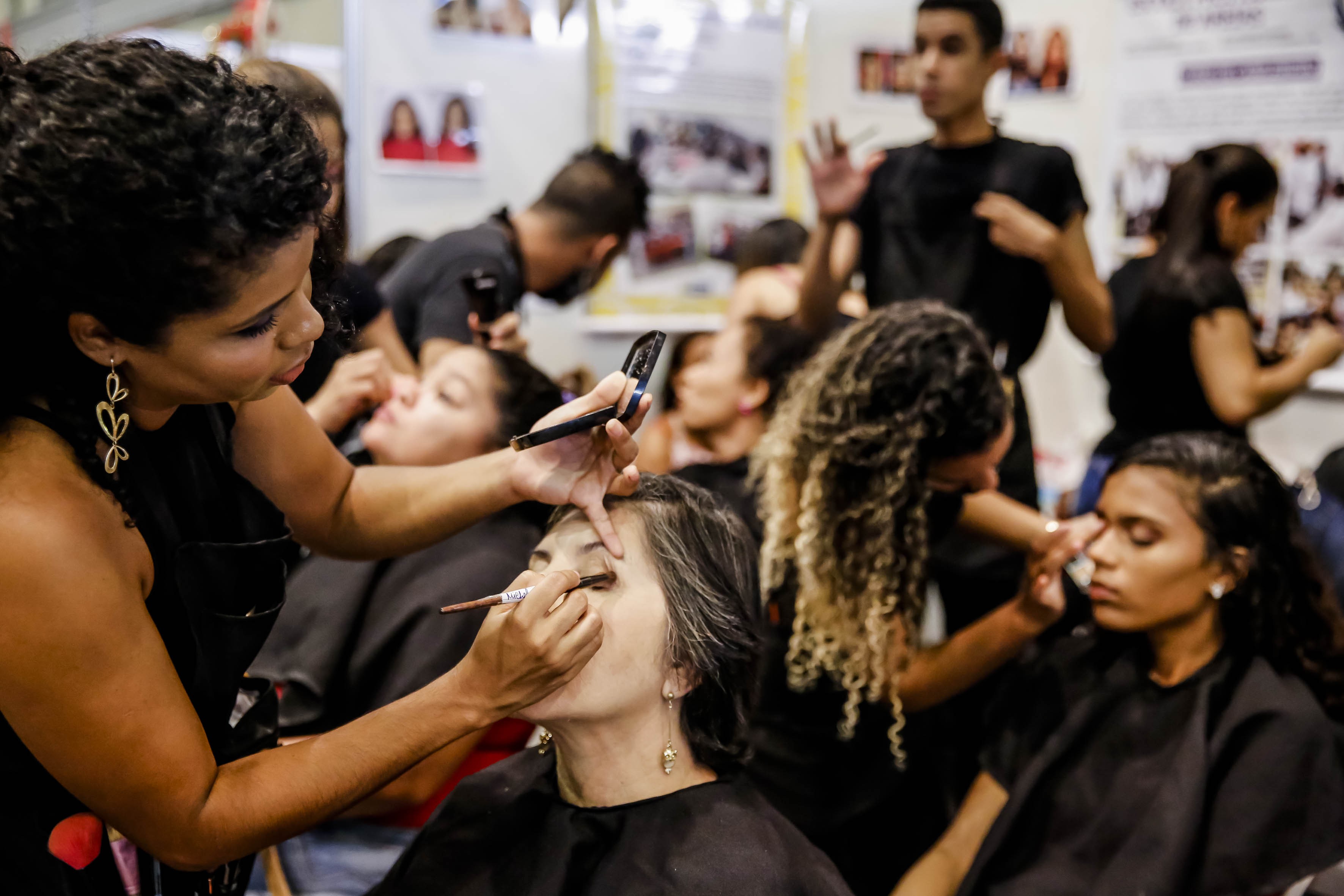 Cursos e oficinas de beleza, gastronomia e marketing são ofertados pela Fundat Aracaju