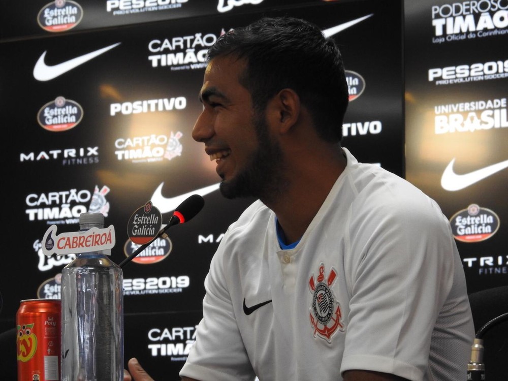 Sornoza projeta títulos no Corinthians e diz estar no maior clube do Brasil