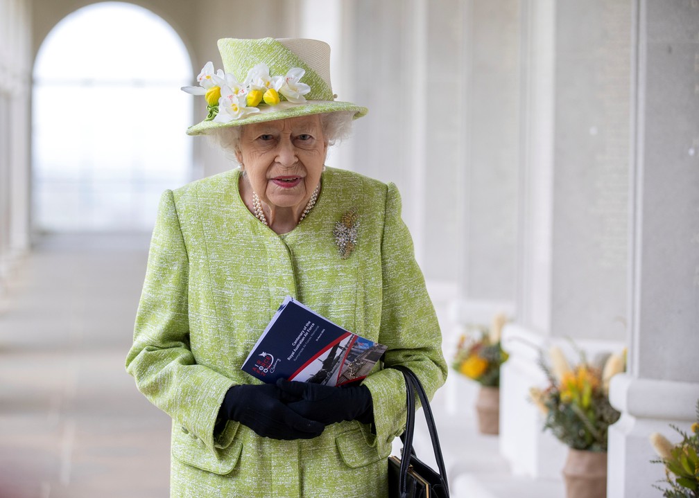 Rainha Elizabeth II em sua primeira aparição pública desde a imposição de um rígido lockdown no Reino Unido no início deste ano em foto de 31 de março de 2021 — Foto: Steve Reigate/Pool/Reuters