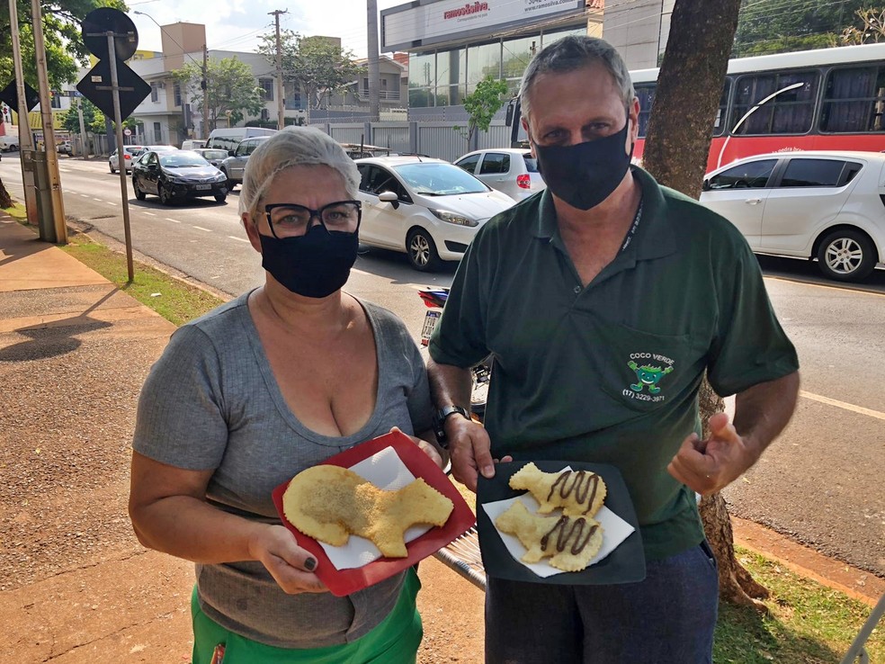 Mireilli e Fernando, proprietários do 'Pastel da Capivara', em Rio Preto — Foto: Heloísa Casonato/g1