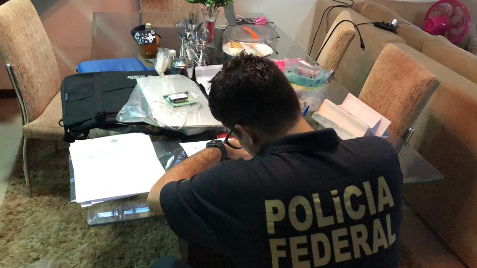 Polícia fez busca e apreensão na casa dos investigados. — Foto: Divulgação/ PF