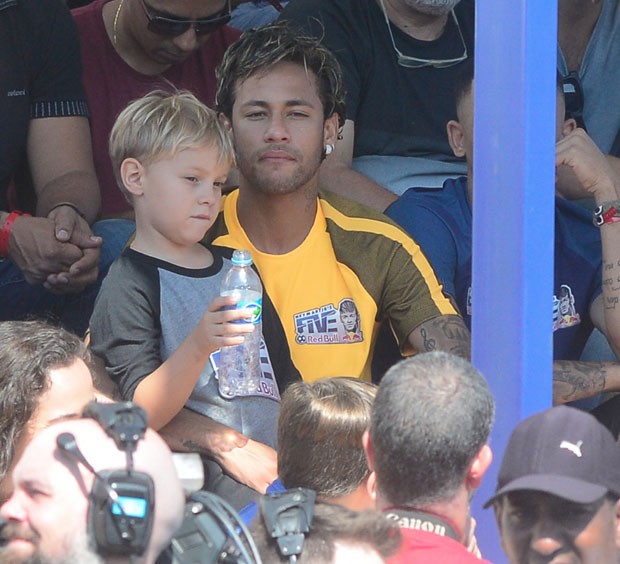 Neymar e Davi Lucca (Foto: Francisco Cepeda/AgNews)