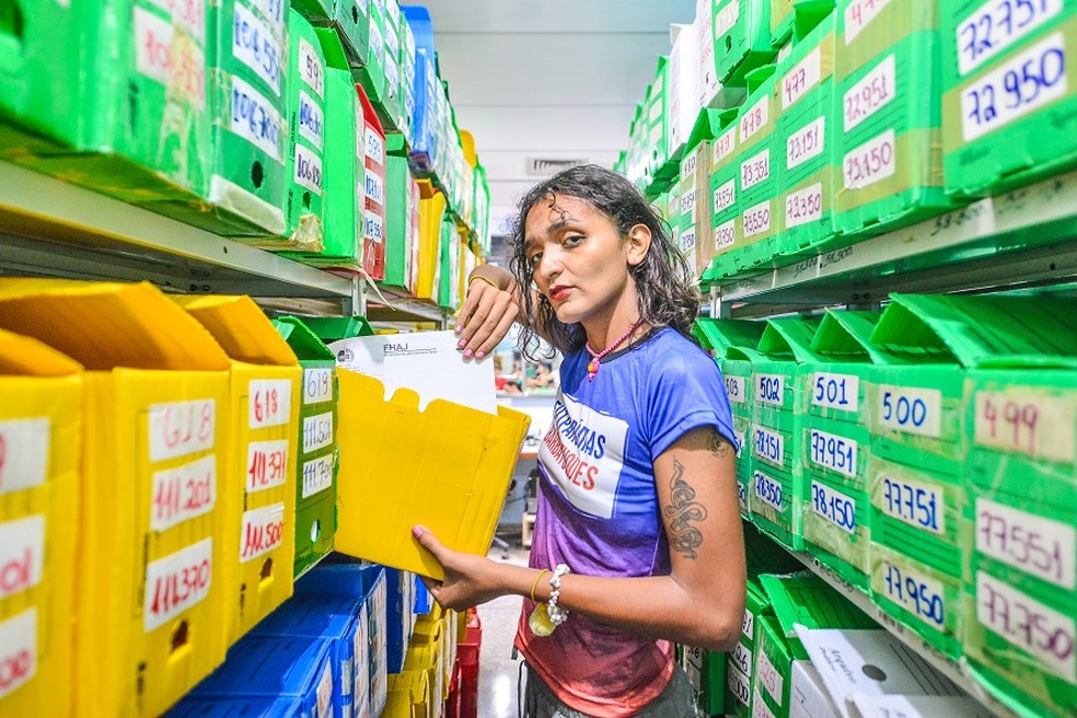 Lei que garante uso de nome social a travestis e transexuais &eacute; sancionada  no AM | Amazonas | G1