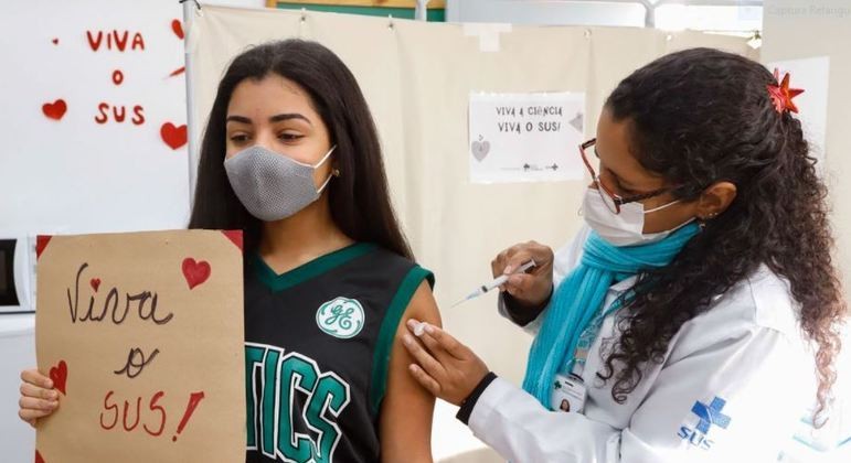 Ministério da Saúde suspende vacinação de adolescentes sem comorbidades (Foto: Divulgação/SES-SC/Creative Commons)