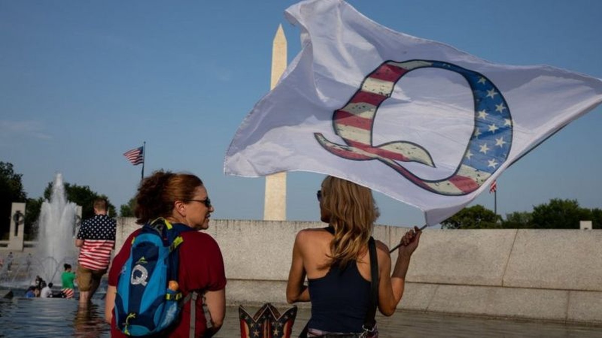 QAnon | 'Minha mãe põe minha vida em risco': as famílias destruídas pela teoria conspiratória