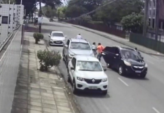VÍDEO: câmera flagra ação de quadrilha de sequestros-relâmpago investigada por ao menos sete crimes