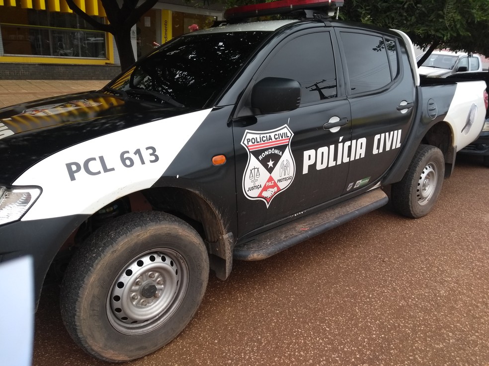 Polícia Civil fez perícia no local para tentar identificar os suspeitos (Foto: Toni Francis/G1)