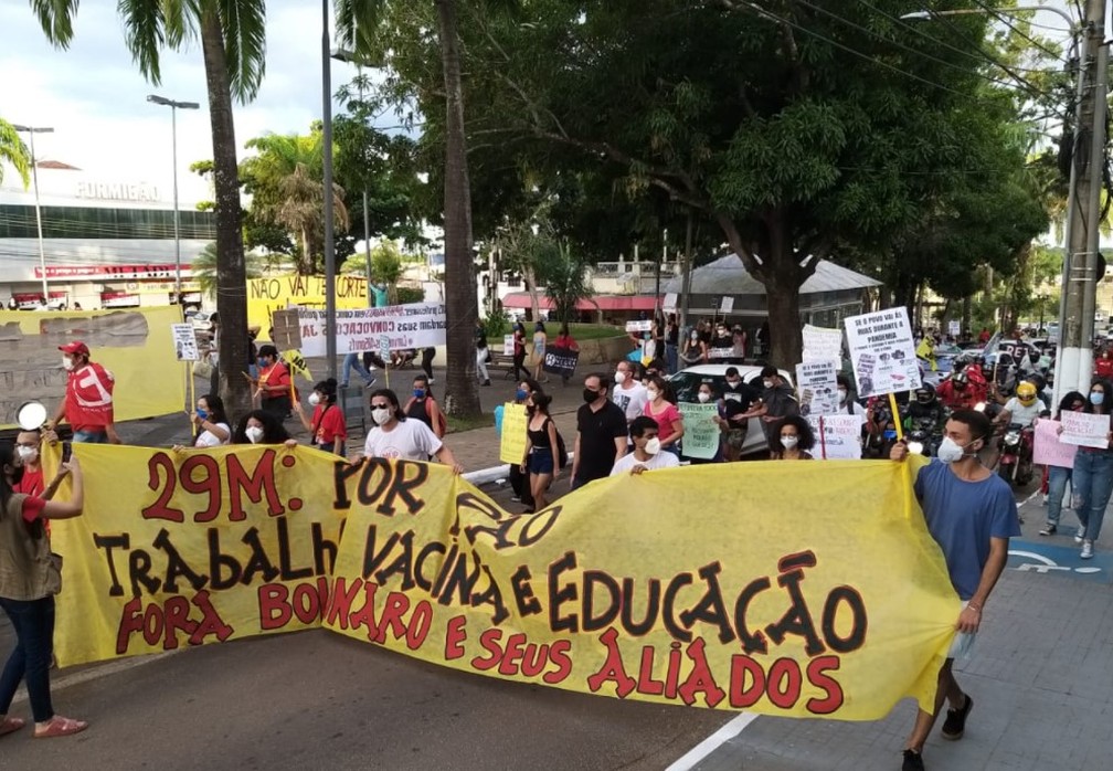 Manifestantes se reuniram no Centro da capital acreana — Foto: Eldérico Silva/Rede Amazônica Acre