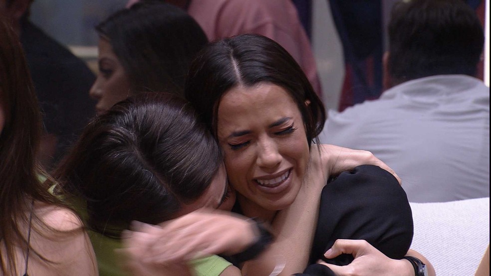 BBB22 : Larissa chora após eliminação — Foto: Globo