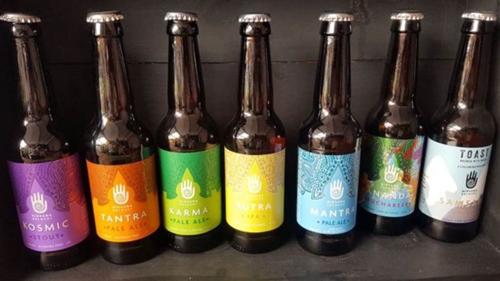 Número cada vez maior de cervejarias no Reino Unido tem se especializado em cervejas de baixo teor alcoólico ou sem álcool — Foto: BBC