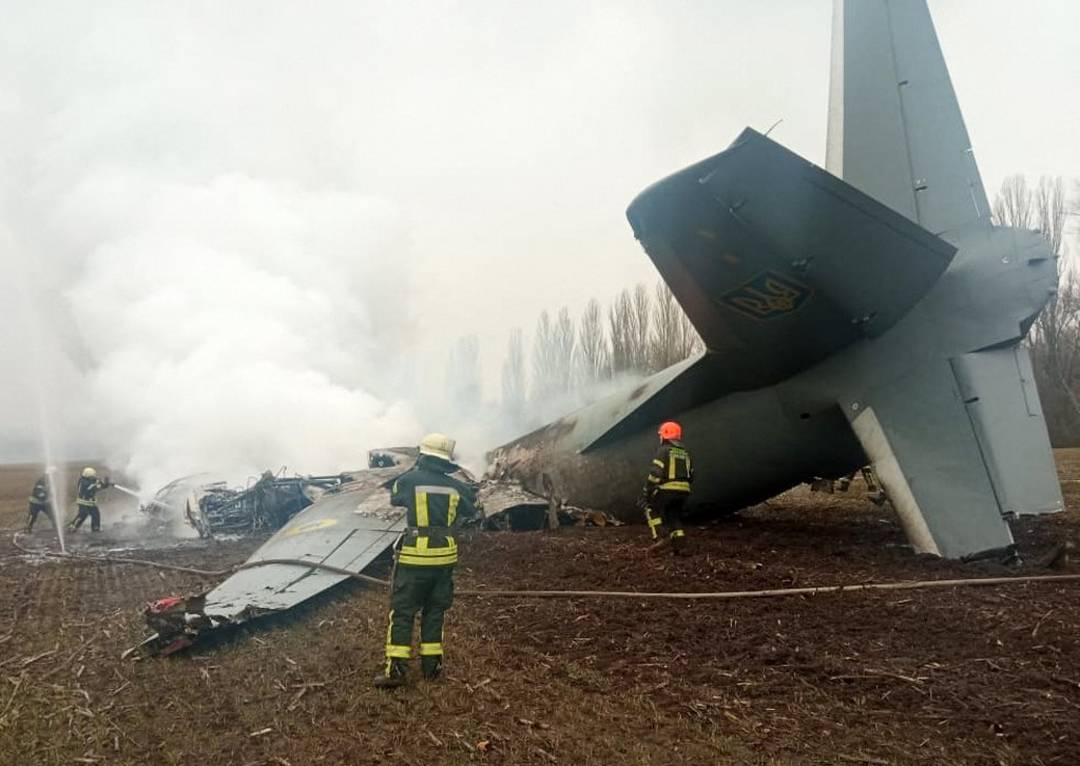 Avião militar ucraniano derrubado no sul de Kiev em 24 de fevereiro de 2022