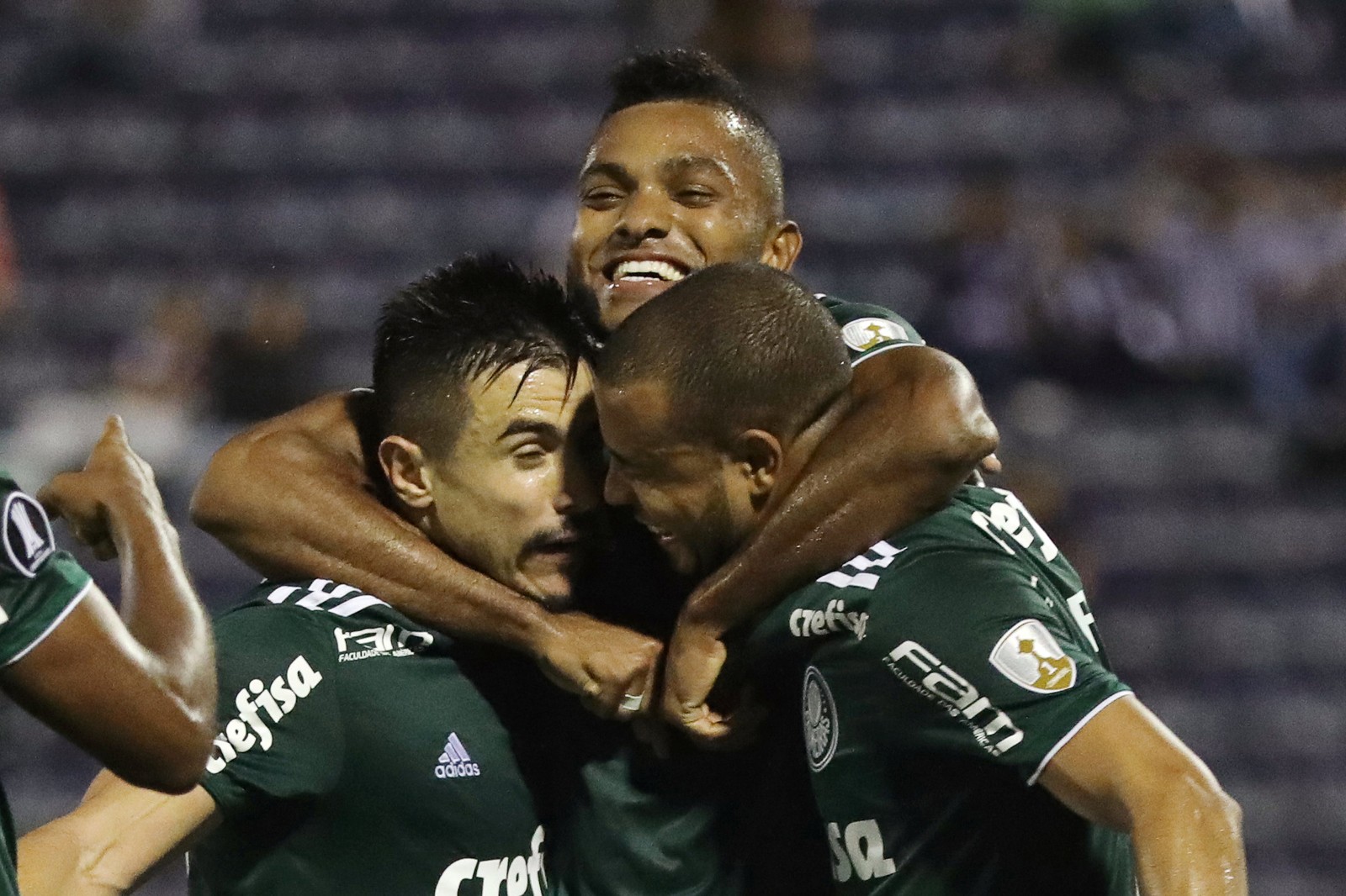 Torcida fantasma, bolo de chocolate e futebol das crianças: os bastidores da vitória do Palmeiras no Peru