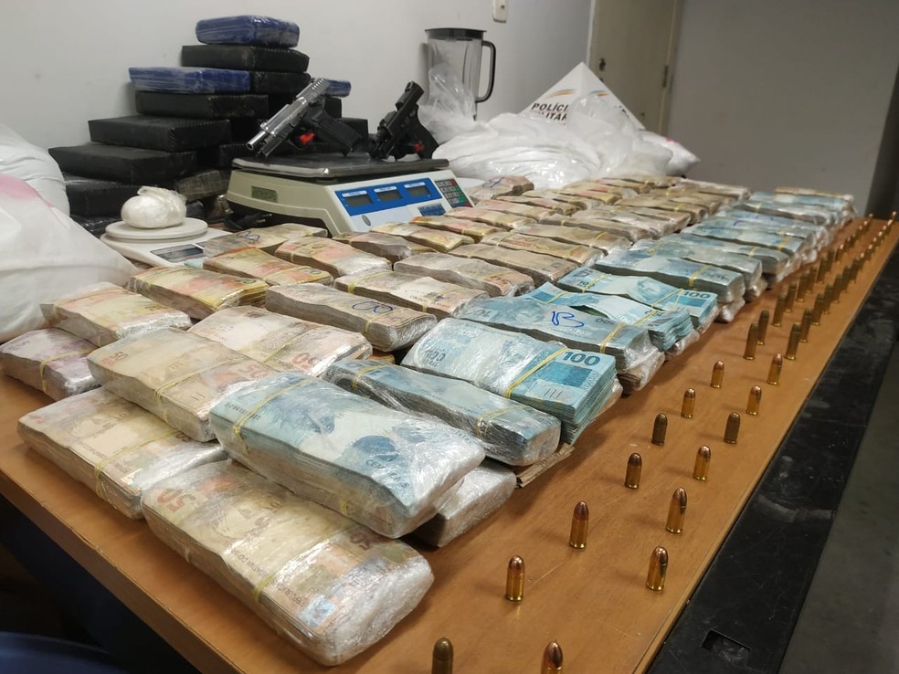 PM apreendeu quase R$ 1 milhão em dinheiro. — Foto: Divulgação/Polícia Militar