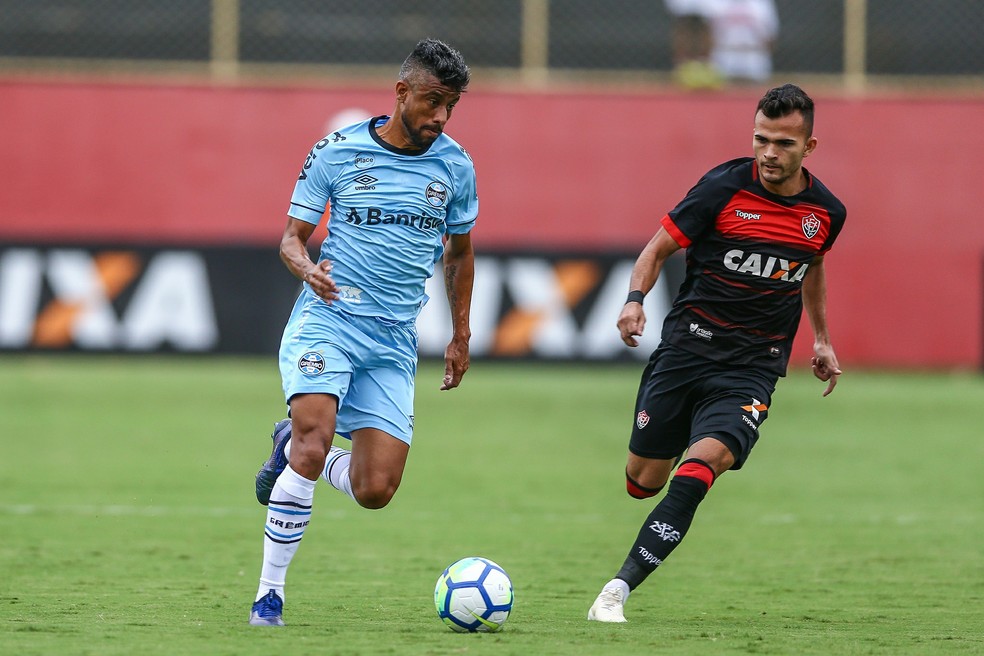 Léo Moura aguarda pelo aval de Renato  — Foto: Lucas Uebel/Divulgação Grêmio
