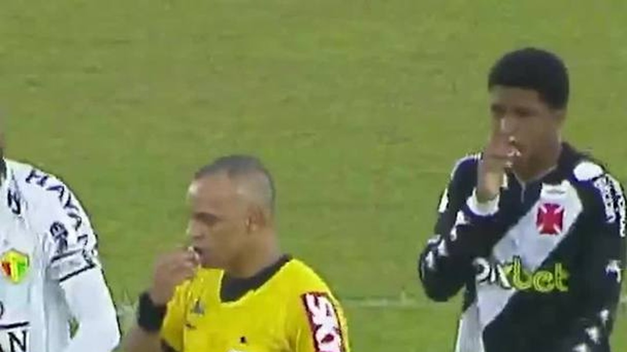 Vasco tem dois gols anulados na derrota para o Brusque; veja lances