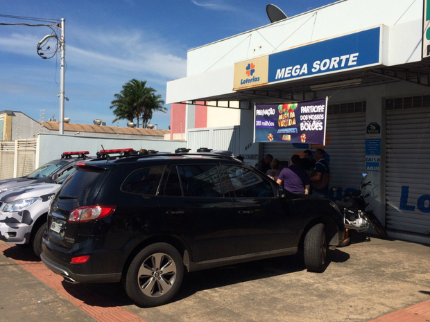 Lotérica foi assaltada no bairro Coronel Antonino em Campo Grande (Foto: Alysson Maruyama/ TV Morena)