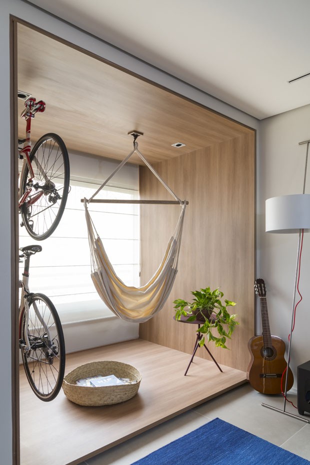 Apartamento jovem e integrado de 80 m² tem espaço para rede e bicicleta (Foto: Divulgação)