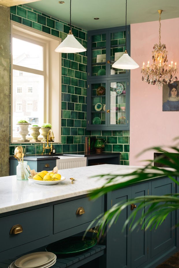 Décor do dia: verde, rosa e azul na cozinha retrô (Foto: reprodução)