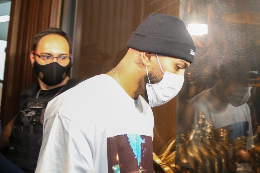 Gabigol, do Flamengo, é detido em aglomeração dentro de cassino clandestino em São Paulo — Foto: Divulgação/Polícia Civil