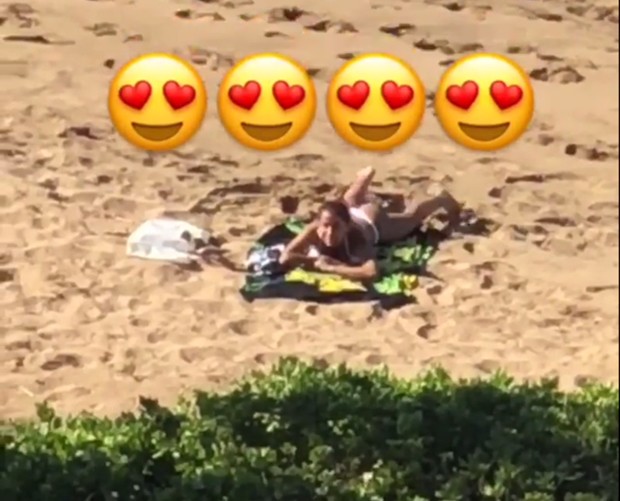 Anitta curte praia (Foto: Reprodução/Instagram)