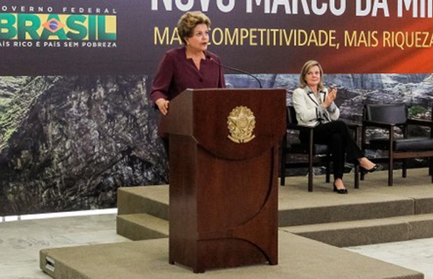 A presidente Dilma durante cerimônia do lançamento do marco regulatório da mineração (Foto: Roberto Stuckert / PR)
