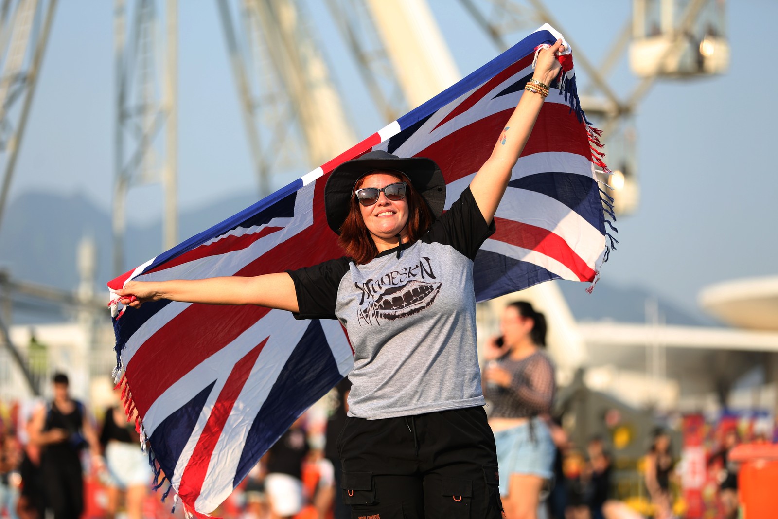 As britânicas Jessie J e Corinne Bailey Ra fecham o Palco Sunset no dia que o Reino Unido se despede da rainha Elizabeth — Foto: Brenno Carvalho/Agência O Globo