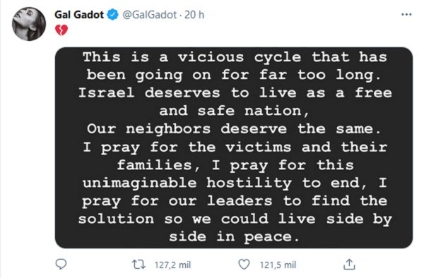 O tuíte de Gal Gadot com seu comentário polêmico sobre os ataques recentes de Israel à Palestina (Foto: Twitter)