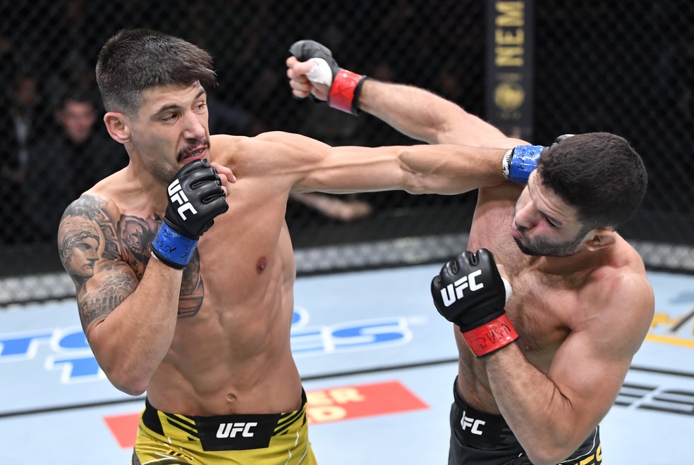 Joel Alvarez venceu Thiago Moisés por nocaute técnico aos 3m01s do R1 — Foto: Getty Images