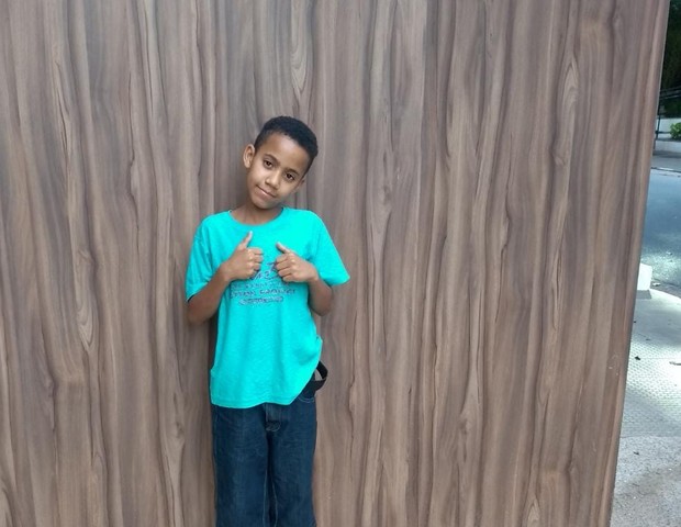 Fábio, de 11 anos, não fala e não anda desde que comeu a marmita (Foto: Arquivo Pessoal)