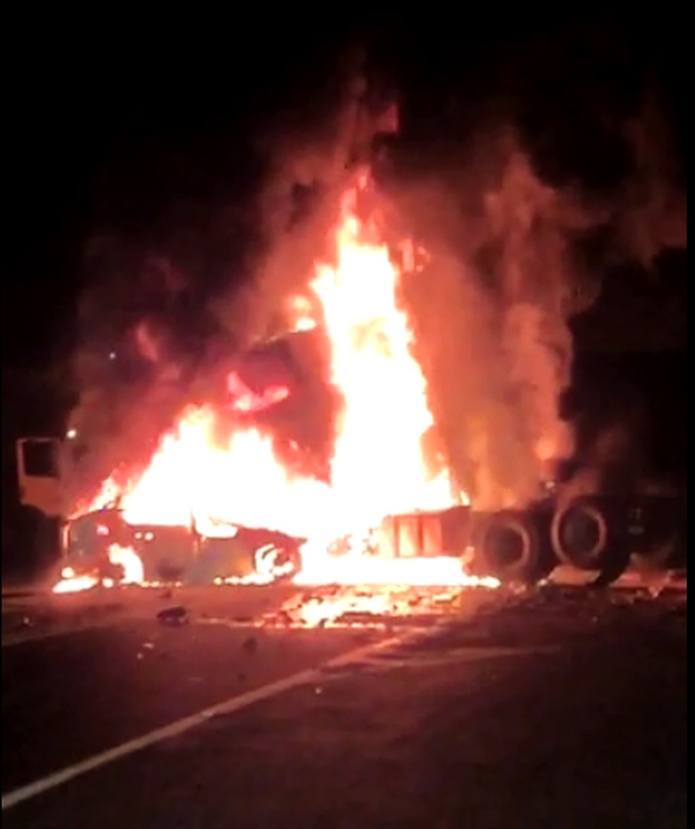 Suspeito do crime morreu ao colidir carro em uma carreta na BR-316 — Foto: Reprodução