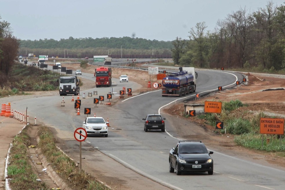 Imagem mostra o acesso a São Luís por meio da BR-135 com o início da duplicação (Foto: Diego Chaves / O Estado do Maranhão)