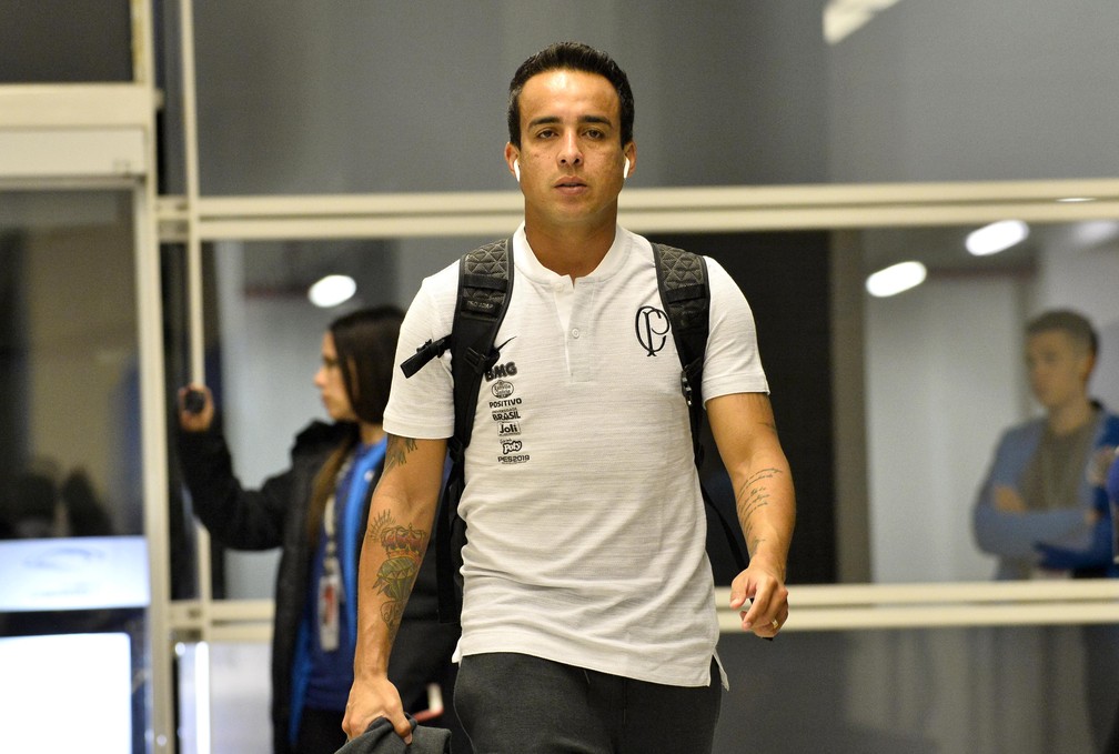 Liminar de advogados de Jadson na CNRD pode impedir Corinthians de registrar técnico Vitor Pereira