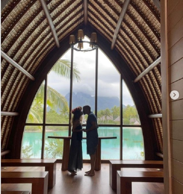 A foto do suposto casamento de Halle Berry com o músico Van Hunt (Foto: Instagram)